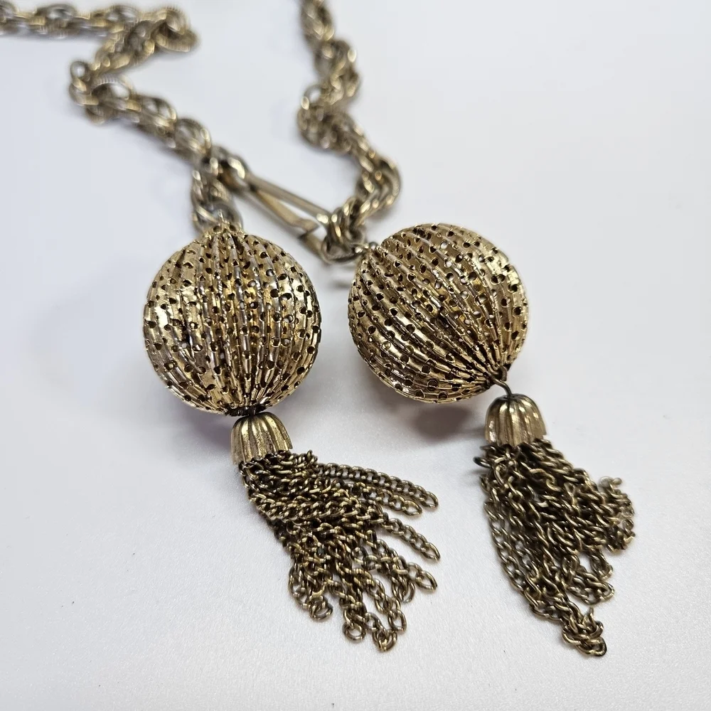 VINTAGE Gold Tone Metal Chain Ball Tassel Detail Adjustable Belt or Necklace 40